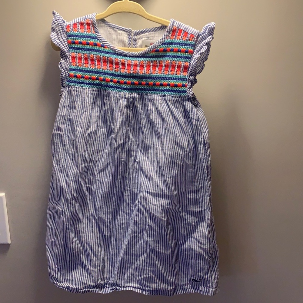 vineyard Vines girl dress size 5. blue stripe
